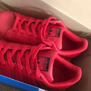 Superstar adidas. Size 4.